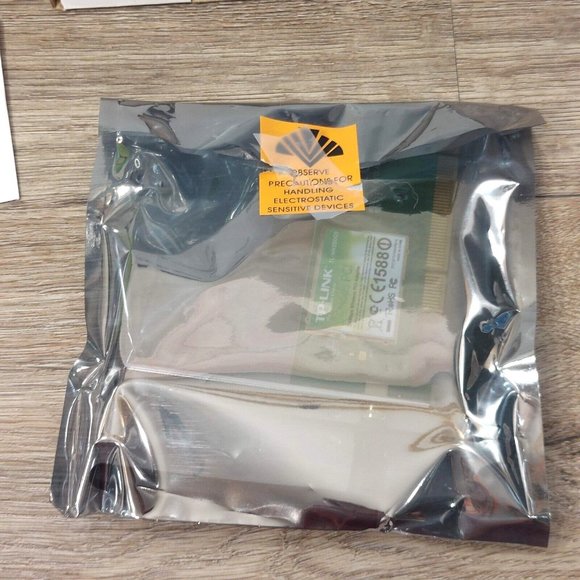 TP-Link 54 Mbps Wireless G PCl Express Adapter Model TL-WN350GD Rev:1.2 Computer - Picture 12 of 15